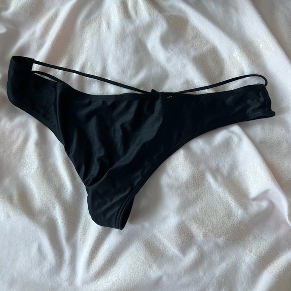 Victoria’s Secret black v-string bow thong underwear panties size medium nwt - Picture 2 of 6
